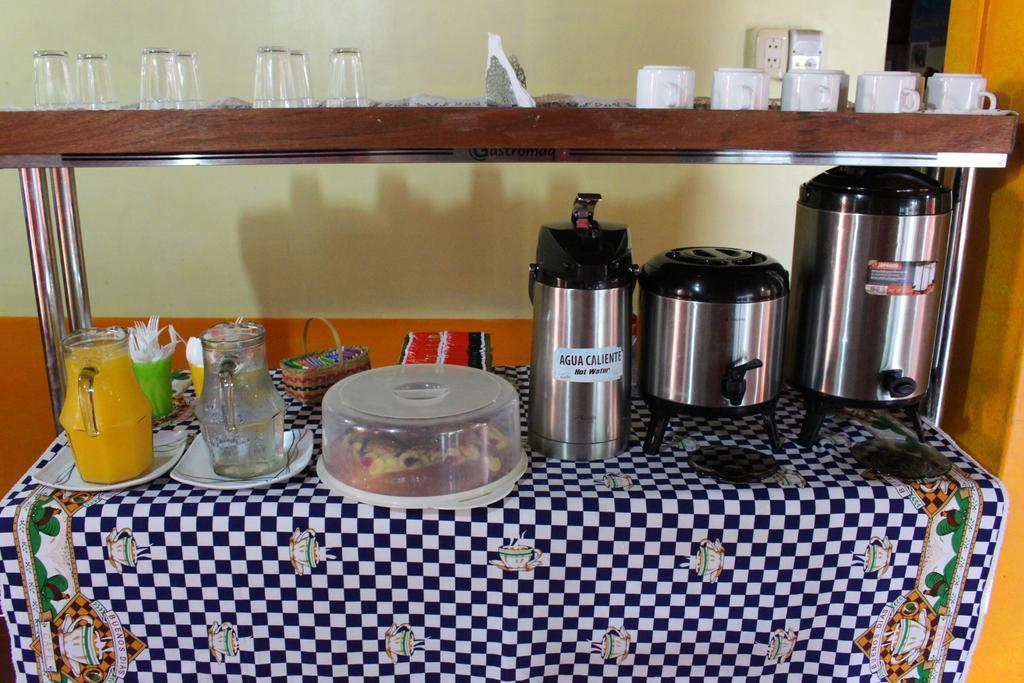 Residencial Noelia Hostel Puerto Iguazú Eksteriør billede