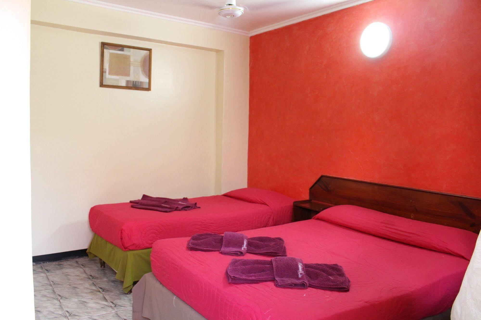Residencial Noelia Hostel Puerto Iguazú Eksteriør billede