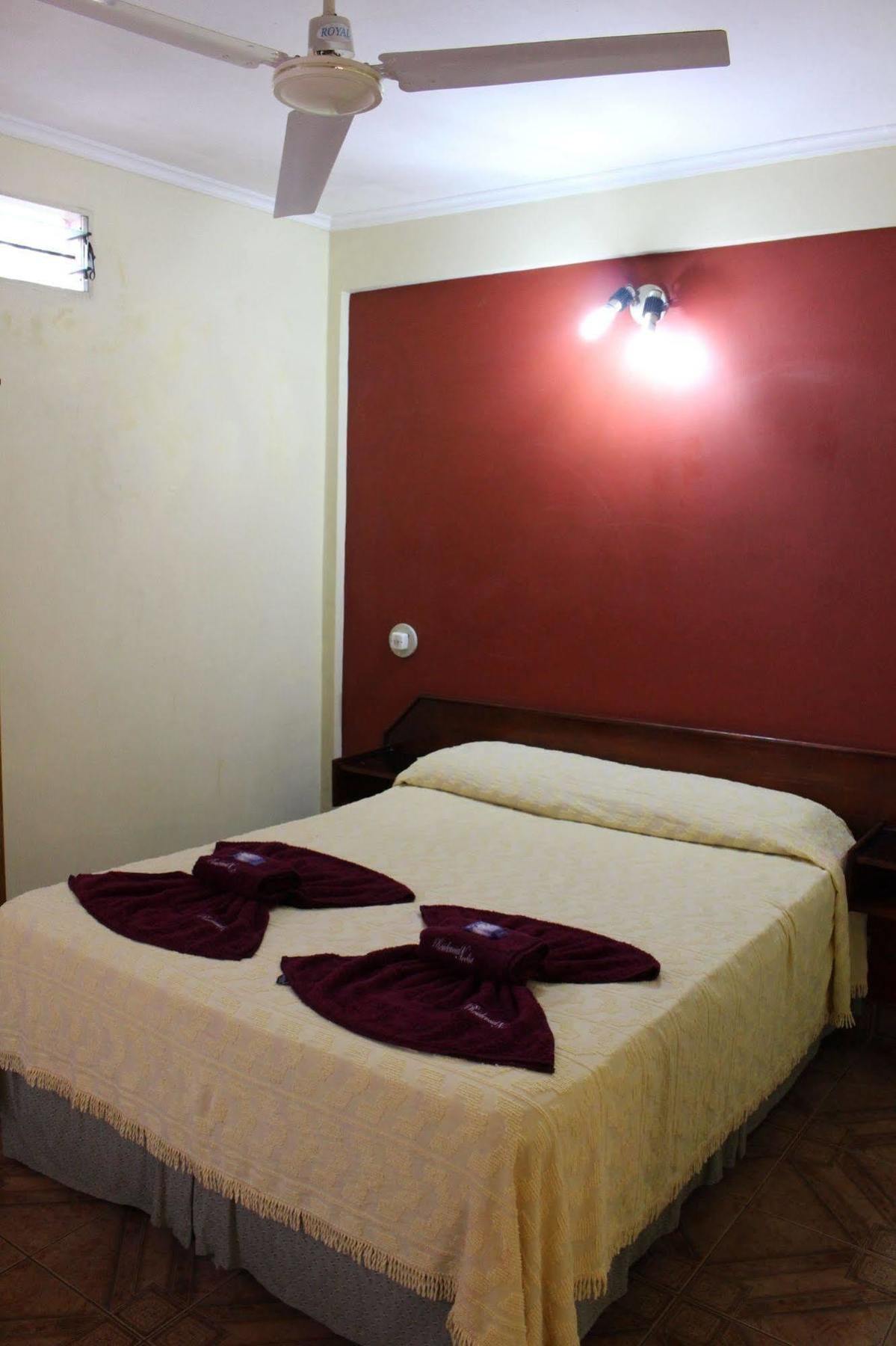 Residencial Noelia Hostel Puerto Iguazú Eksteriør billede