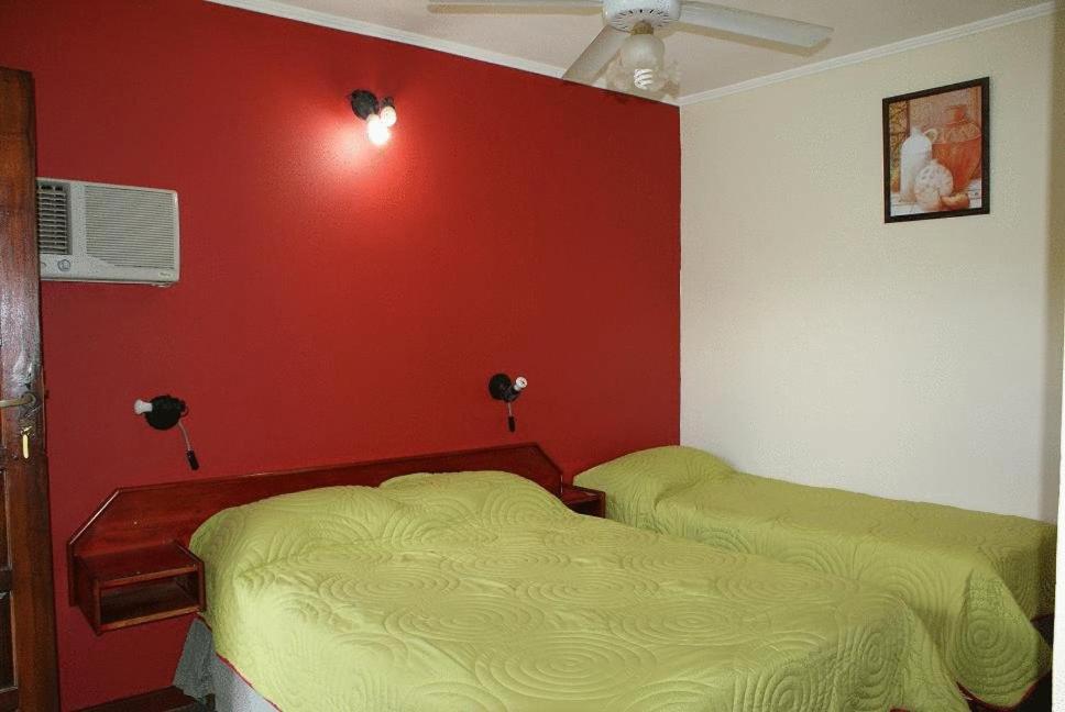 Residencial Noelia Hostel Puerto Iguazú Eksteriør billede